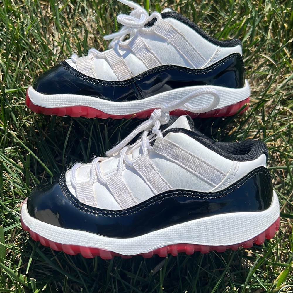 Nike Air Jordan 11 Retro Low black & white size 8C